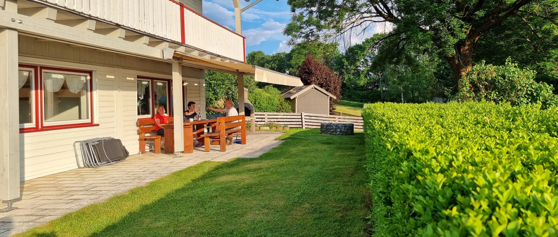 achatz-panorama-gruppenunterkunft-bayerischer-wald-gruppen-terrasse